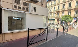 Coffee shop - Face au palaoise du festival - Image 2