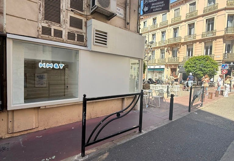 Coffee shop - Face au palaoise du festival - Image 2