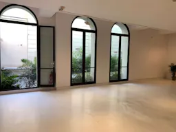 400m2 Showroom - Image 14