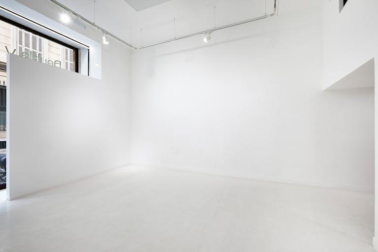 Espace white cube sur rue en plein Marseille - Image 2