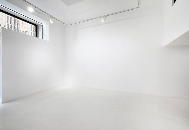 Espace white cube sur rue en plein Marseille - Image 2