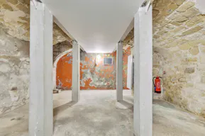 Beautiful Pop Up Boutique in Le Marais - Image 9