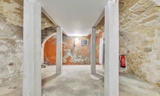 Beautiful Pop Up Boutique in Le Marais - Image 9