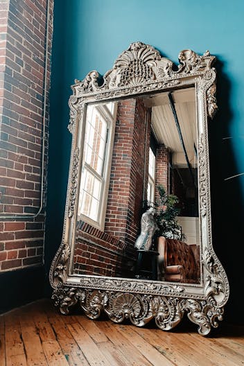 Industrial Riverside Creative Studio Loft - Image 4