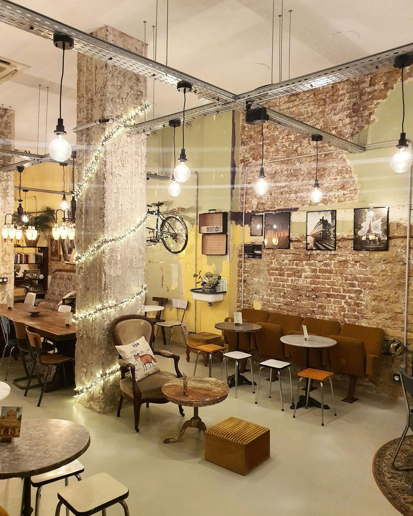 Spacious Atypical Cafe and Event Space in Metz
