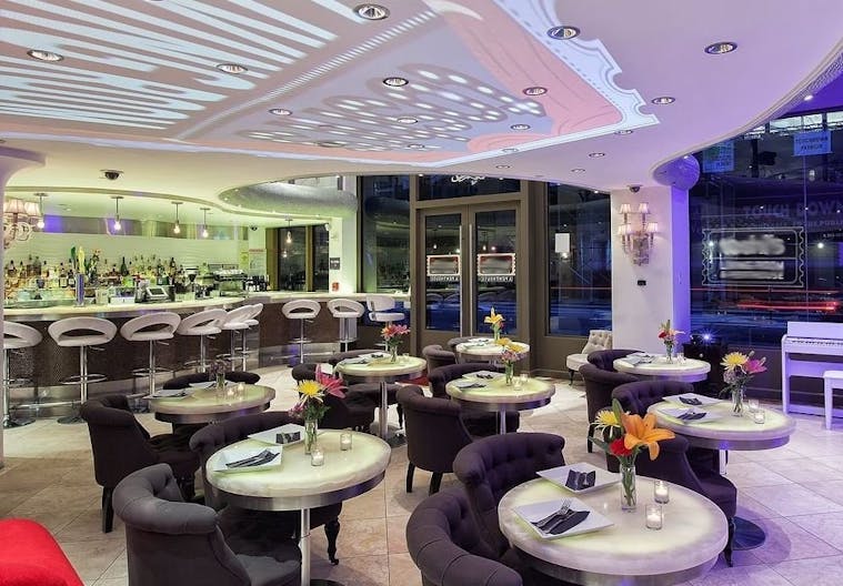 Gorgeous Corner Storefront in Flatiron - Image 0