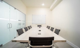 Melrose Fairfax District Minimalist Daylight Photo Video Pop-Up Studio Space with Modern Minimalist Furnishings and Backdrops - Image 4