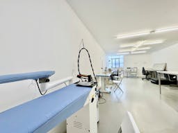 Bright Loft: 450 sqm Versatile Industrial Space with Stunning Daylight and Minimalist Design - Image 7