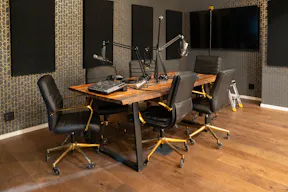 Full-Service Studio with Green Screen & LED Wall – Vehicle-Ready Space - Image 5