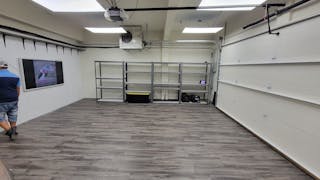 Whitebox shop space perfect for a pop-up or class space! - Image 0