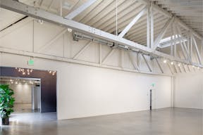 Beautiful Warehouse in South Park - Image 6
