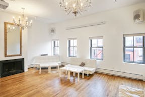 Modern Penthouse Showroom in SoHo - Image 12