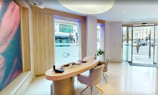 Prime retail space near Saint Lazare - Image 1