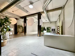 Raw Elegance: 300 sqm Industrial Open Space for Creative Projects, Showrooms and more.  - Image 10