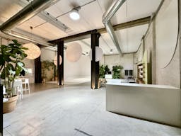 Raw Elegance: 300 sqm Industrial Open Space for Creative Projects, Showrooms and more. - Image 10