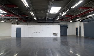 Versatile industrial property - perfect for your business needs - Image 2
