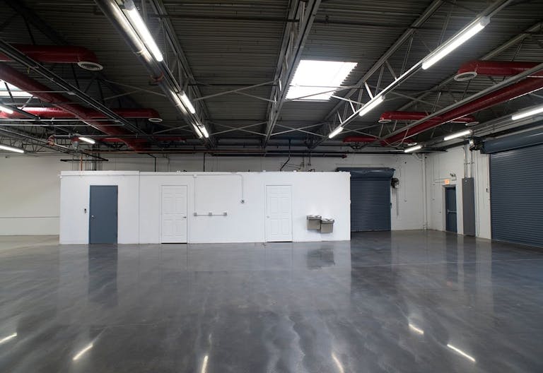 Versatile industrial property - perfect for your business needs - Image 2