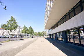 Large Retail & Experience Floor Near Alexanderplatz - Image 22