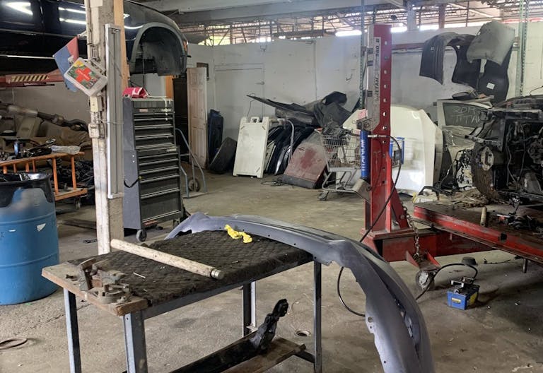 MECHANIC SHOP SPACE APPROX 2500 SQ FT - Image 3