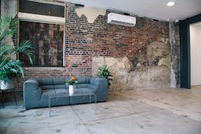 Echo Park Retail Space with High Street Visibility and Photo Studio - Image 7