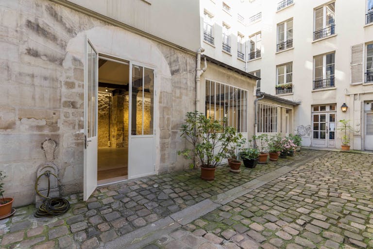Showroom in Le Marais - Image 3