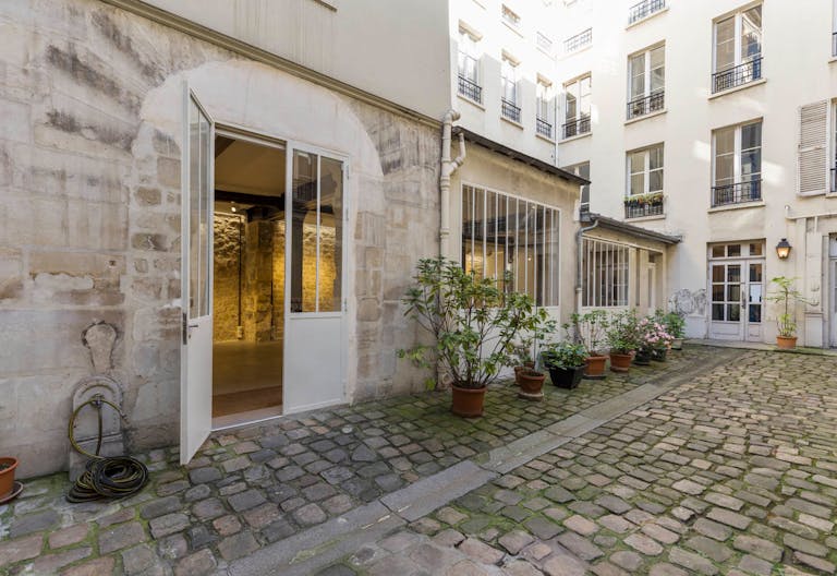 Showroom in Le Marais - Image 3