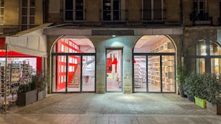 Galerie d'art devant le Centre Georges Pompidou - Image 0