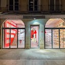 Galerie d'art devant le Centre Georges Pompidou