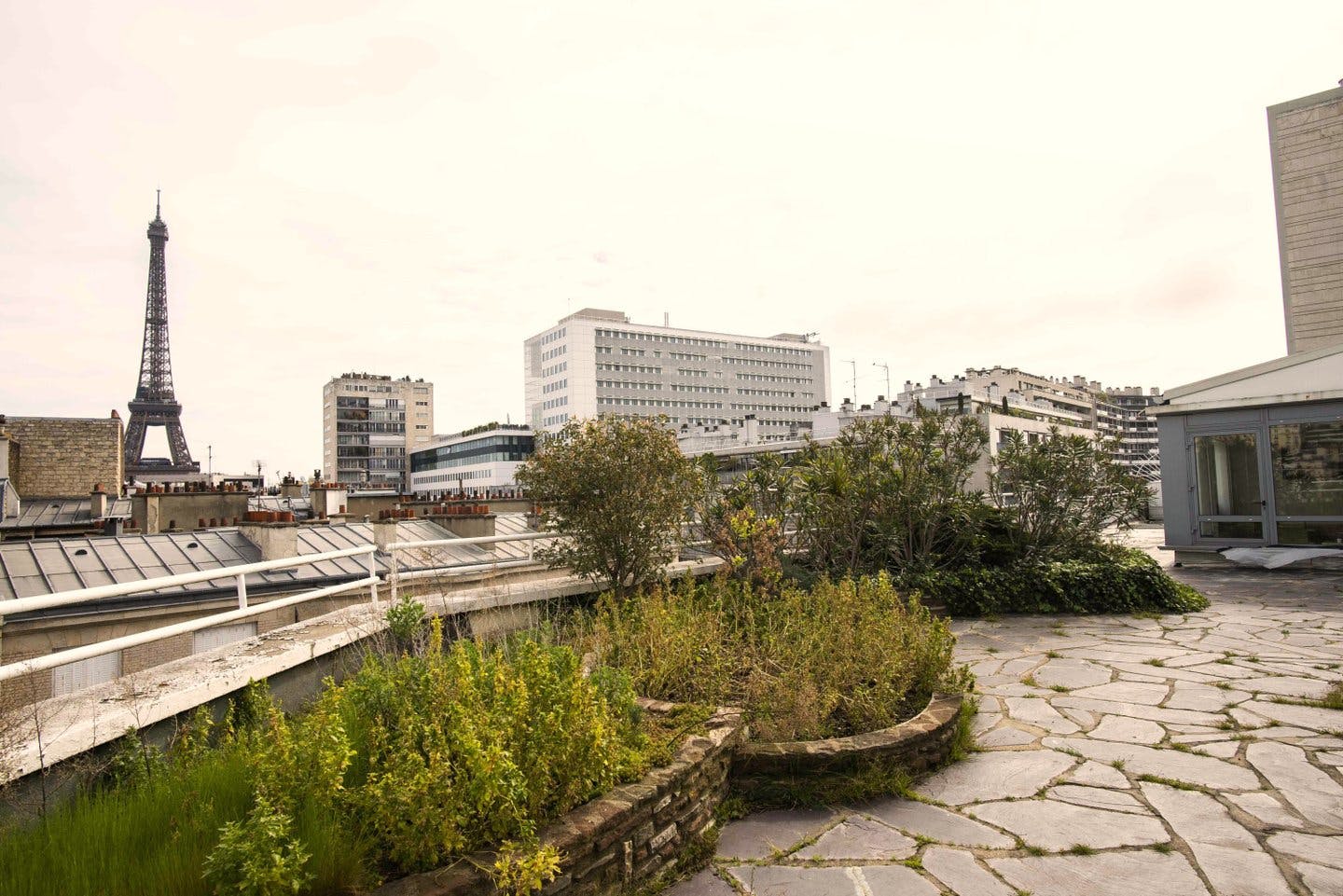Large Commercial Space on Quai de Grenelle, Paris
