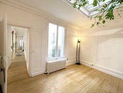 Splendid showroom rue Saint Honoré - Place Vendôme, in the heart of Paris fashion & culture district. - Image 17