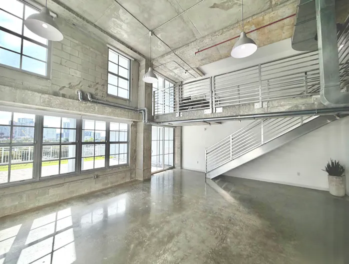 Industrial Daylight Loft Studio for Meetings, Workshops & Photo Shoots with Rooftop - Image 0