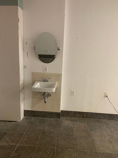 Store front for rent - Image 3