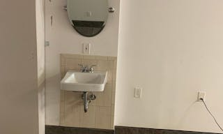 Store front for rent - Image 3