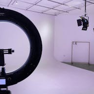 Studio 1 + Private Parking Lot - Image 5