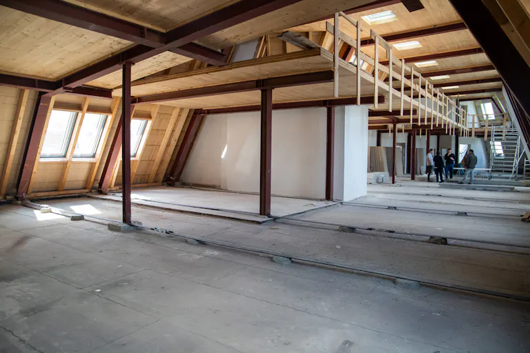 Light-Filled Rooftop Loft with Skyline Views at Kurfürstendamm - Image 2