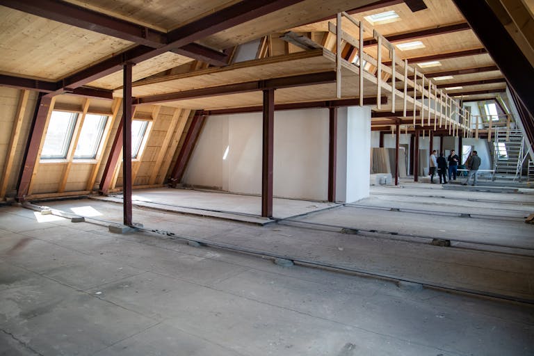 Light-Filled Rooftop Loft with Skyline Views at Kurfürstendamm - Image 2