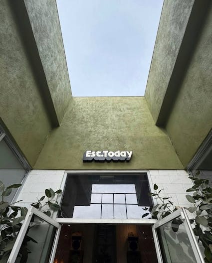 Retail store with coffee shop on Melrose and Fairfax avenue - Image 4