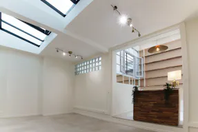 Stylish Modular Venue in the Heart of Le Marais - Image 5