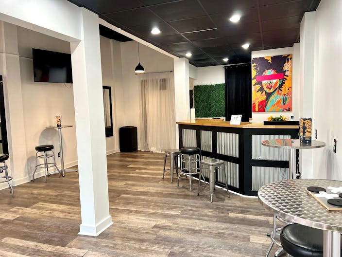 Quaint Meeting Space in Essex County - Image 1