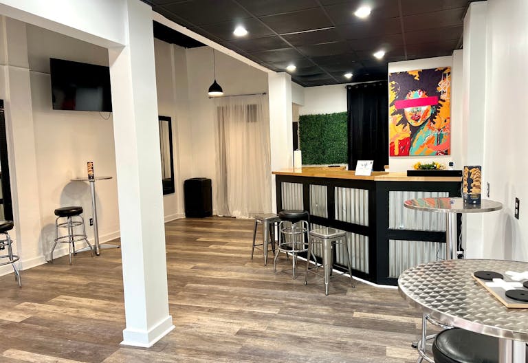 Quaint Meeting Space in Essex County - Image 1