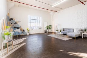 Modern Spacious studio DTLA Studio with Natural light and AC - Image 0