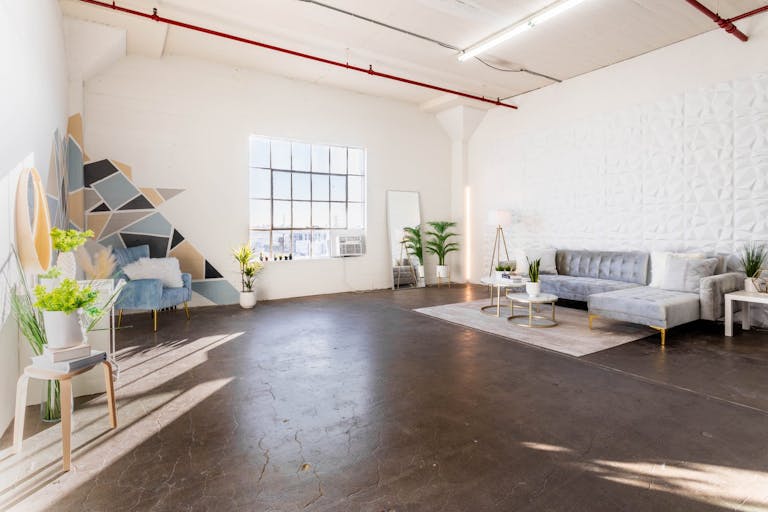 Modern Spacious studio DTLA Studio with Natural light and AC - Image 0