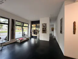 Temporärer Showroom neben Volksbühne und Kino Babylon - Image 1