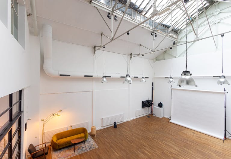 modern and welcoming showroom in the heart of Paris - Image 2