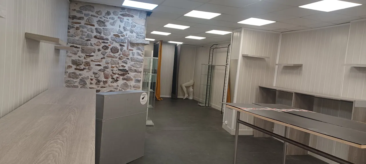 Espace Pop-up idéal dans le centre piéton commercial de Hyères - Image 1