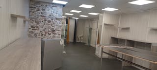 Espace Pop-up idéal dans le centre piéton commercial de Hyères - Image 1