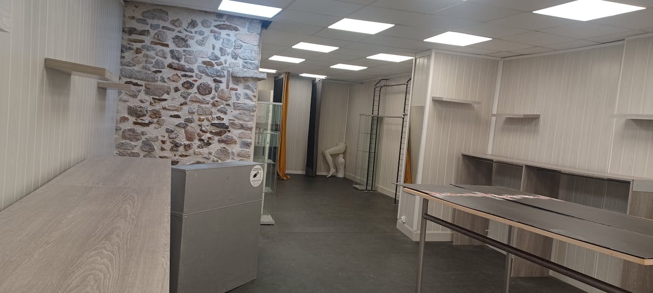 Espace Pop-up idéal dans le centre piéton commercial de Hyères - Image 1