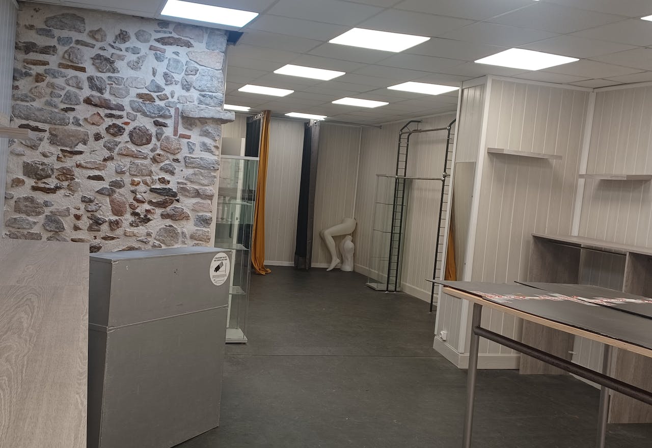 Espace Pop-up idéal dans le centre piéton commercial de Hyères - Image 1