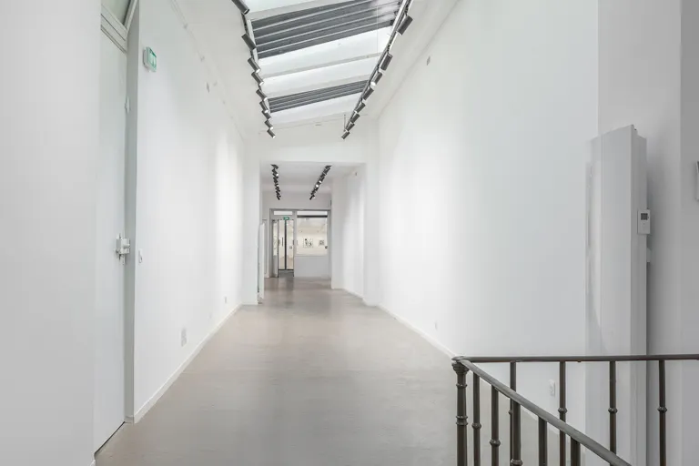 Boutique - Art Gallery Paris centre Marais - Image 4