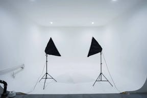 Lounge + Photography Studio - Image 8